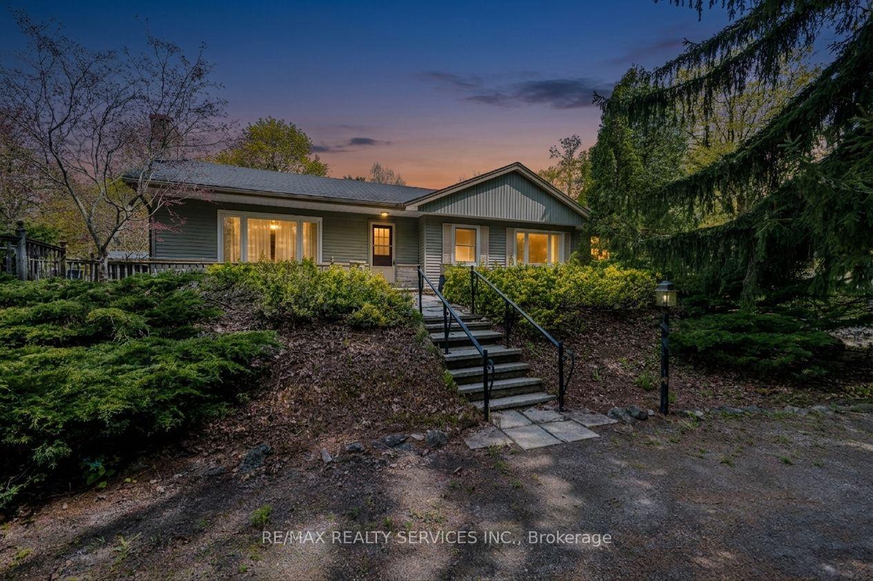 1368-2-side-road-burlington-ontario-w13561744