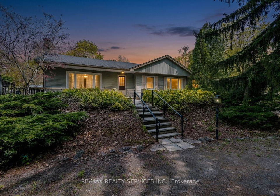 1368-2-side-road-burlington-ontario-w13561744