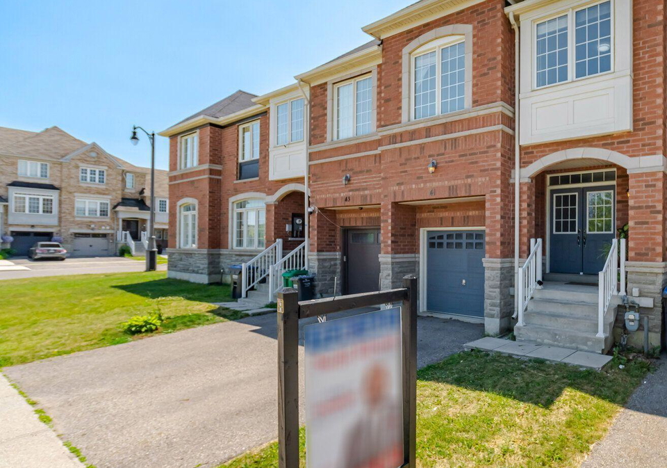 41-lorenzo-circle-brampton-ontario-w13561862