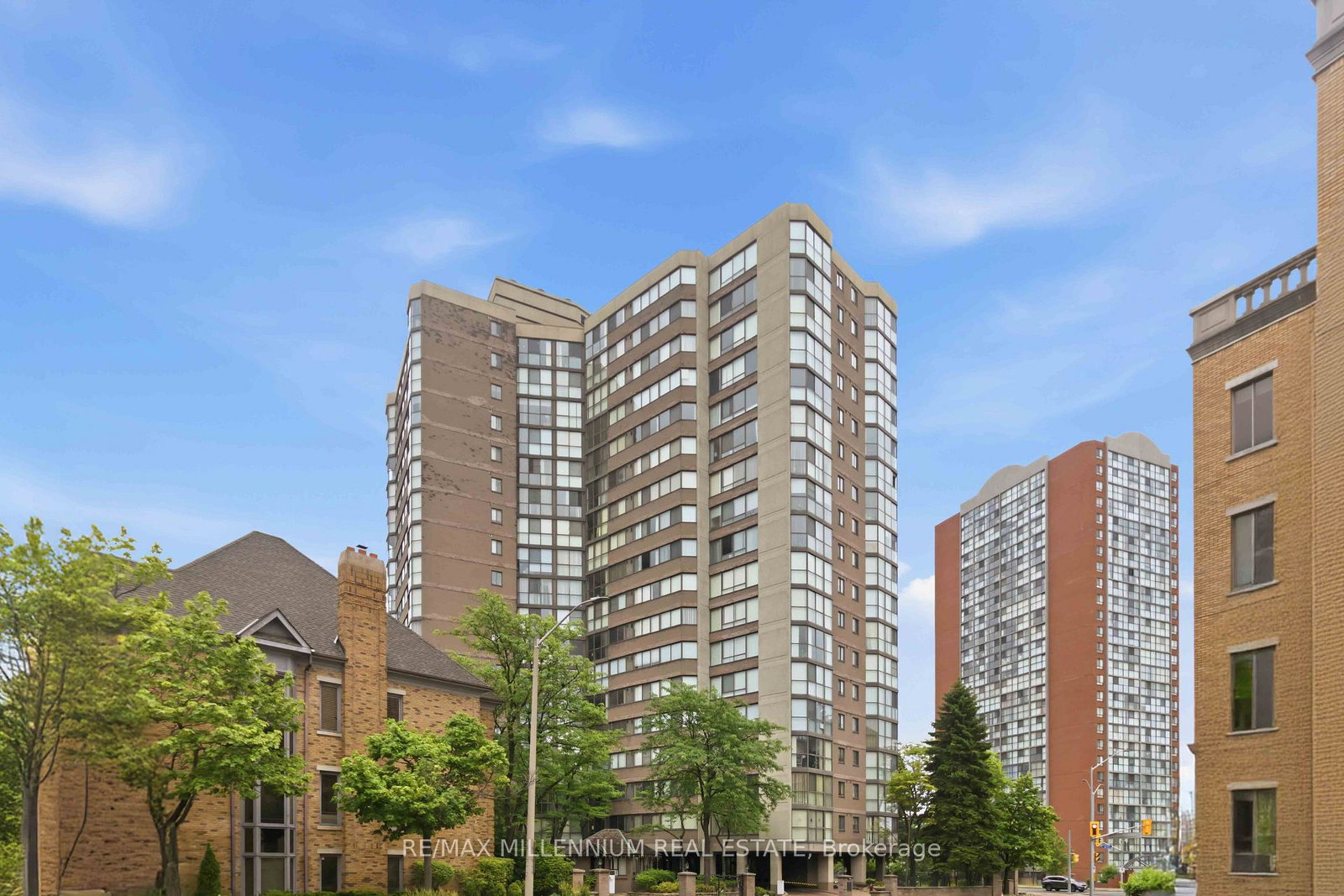 4235-sherwoodtowne-boulevard-mississauga-ontario-w13562440