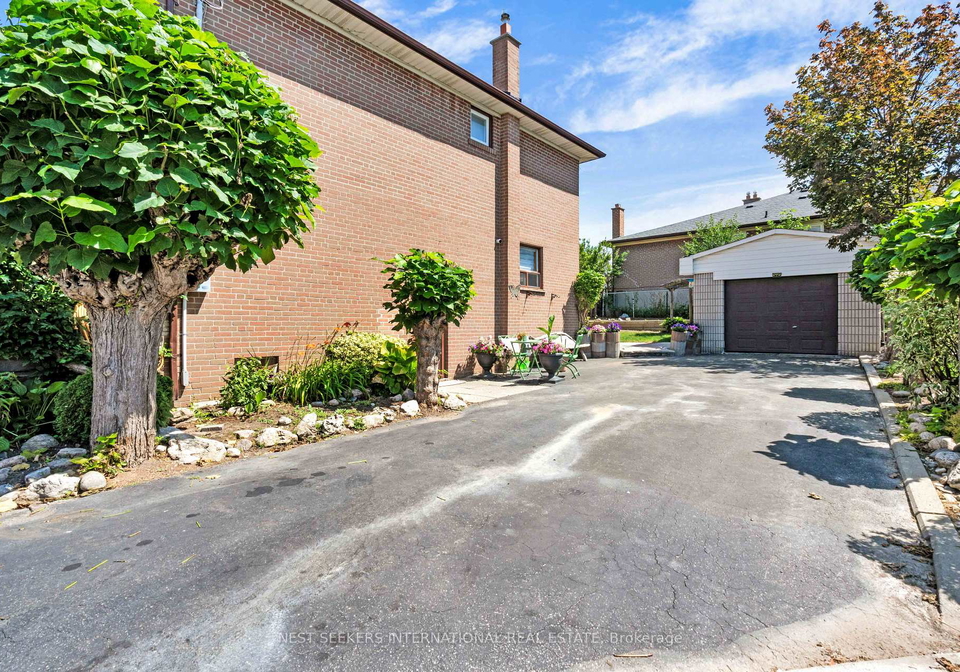 65-orchardcroft-crescent-toronto-york-ontario-w13562754