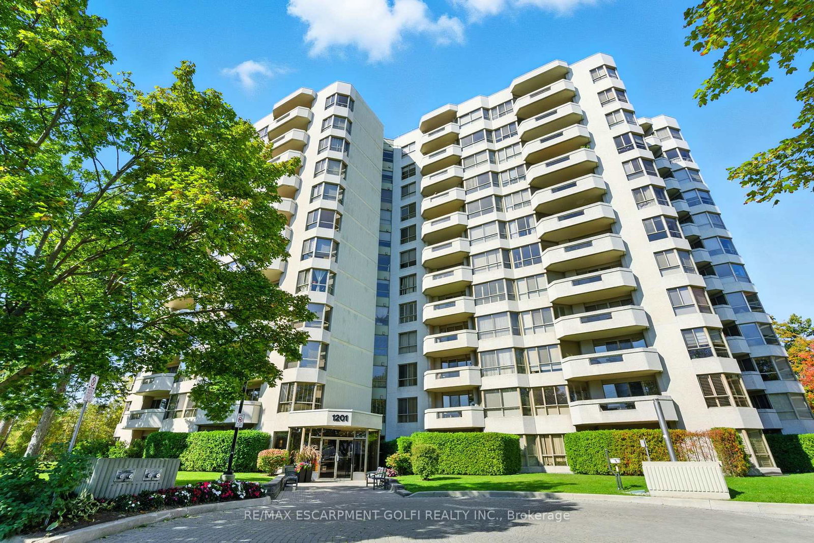 1201-north-shore-boulevard-e-burlington-ontario-w13563188