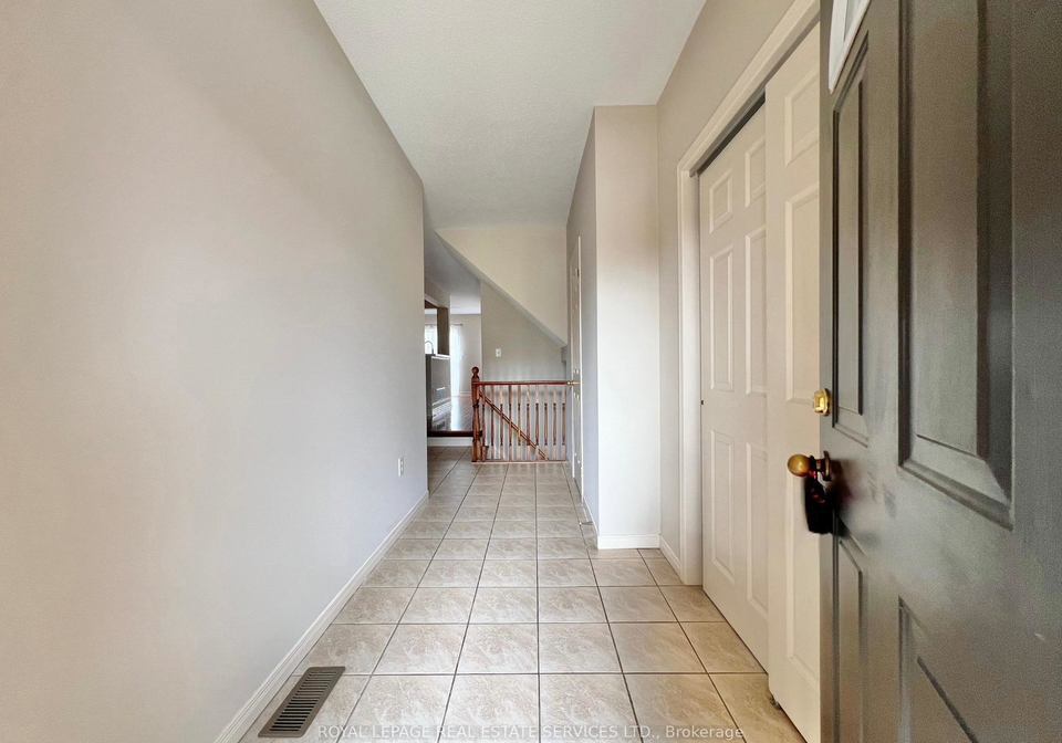 2153-redstone-crescent-oakville-ontario-w13563866