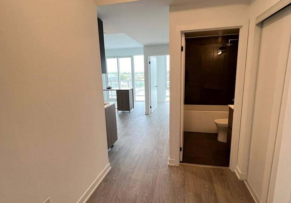 220-missinnihe-way-mississauga-ontario-w13564394