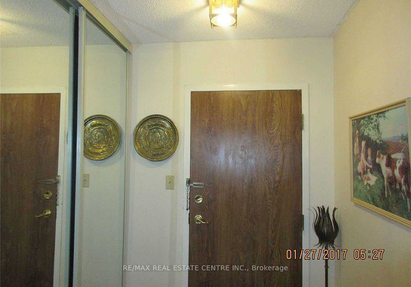 4235-sherwoodtowne-boulevard-mississauga-ontario-w13564478