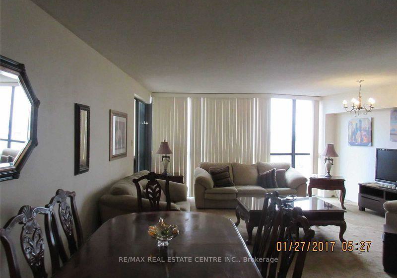 4235-sherwoodtowne-boulevard-mississauga-ontario-w13564478