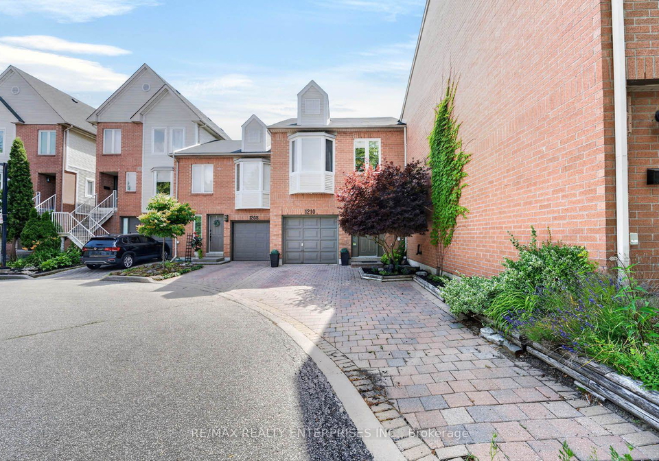 1210-upper-village-drive-mississauga-ontario-w13564766