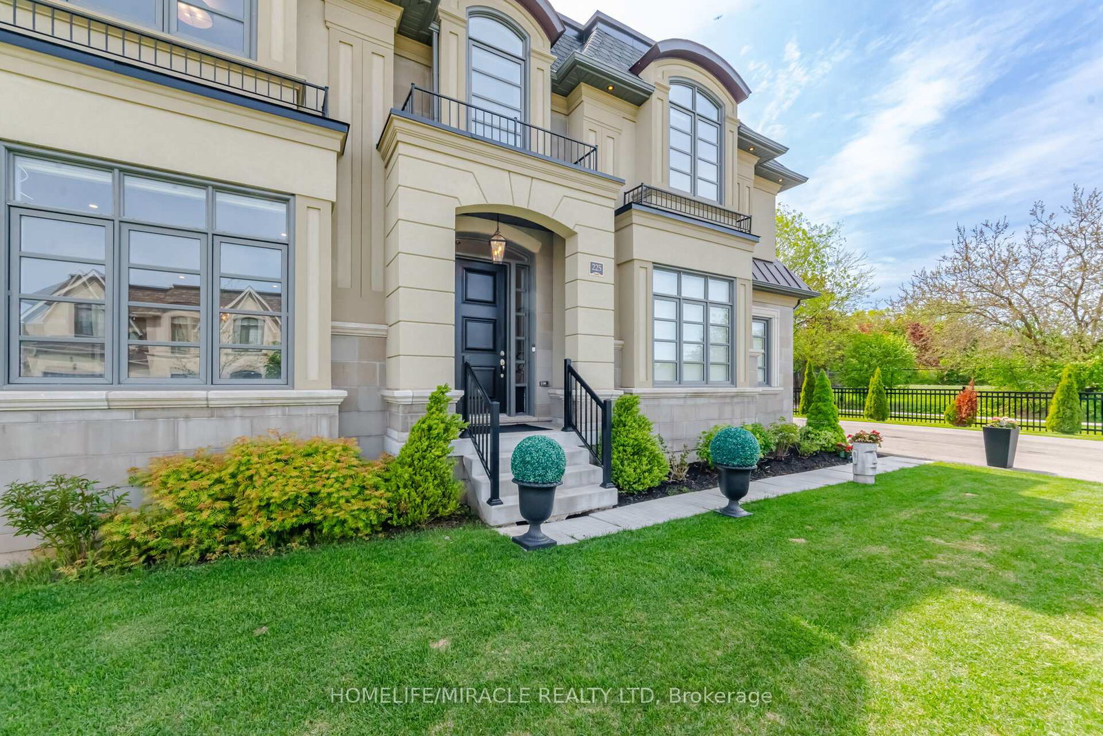 225-prince-george-crescent-oakville-ontario-w13564778