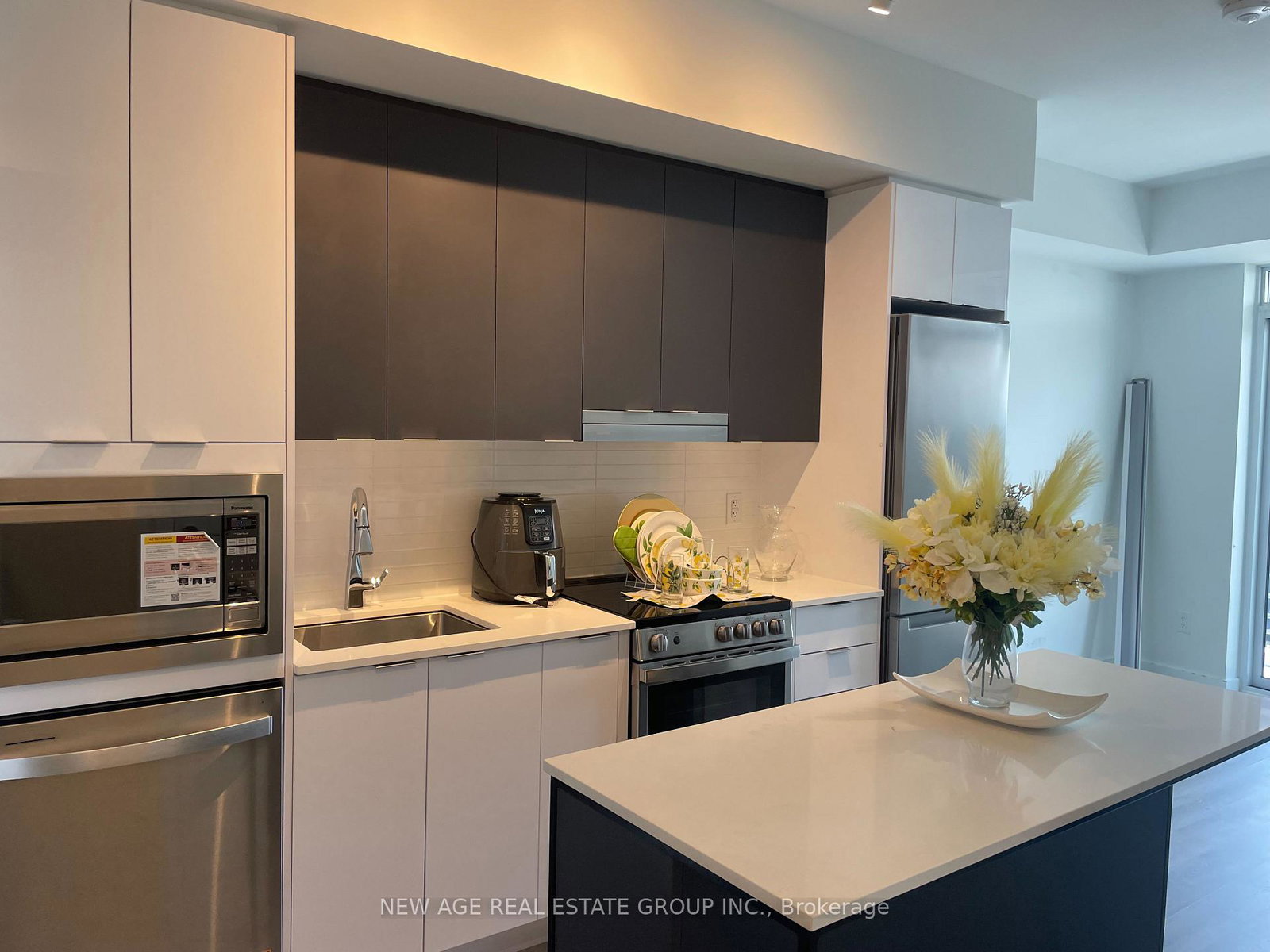 5105-hurontario-st-street-e-mississauga-ontario-w13566110
