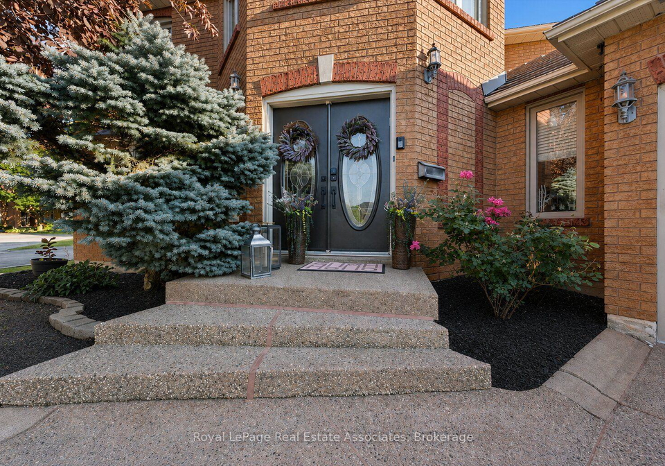 3344-trelawny-circle-mississauga-ontario-w13566354