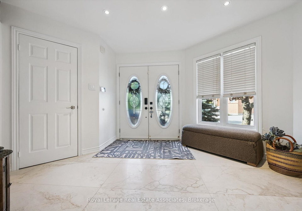 3344-trelawny-circle-mississauga-ontario-w13566354