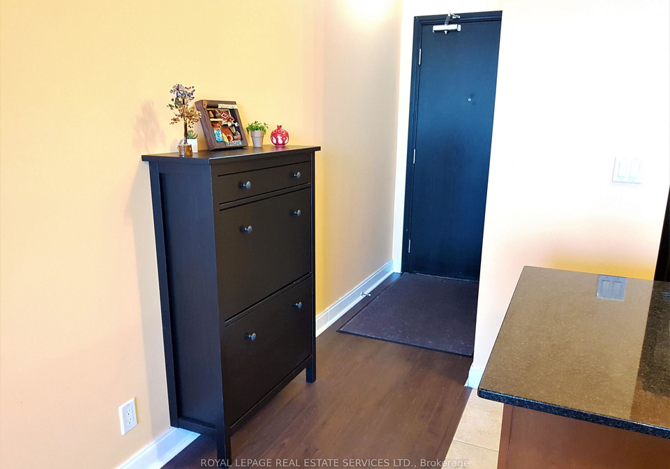 90-absolute-avenue-mississauga-ontario-w13566430