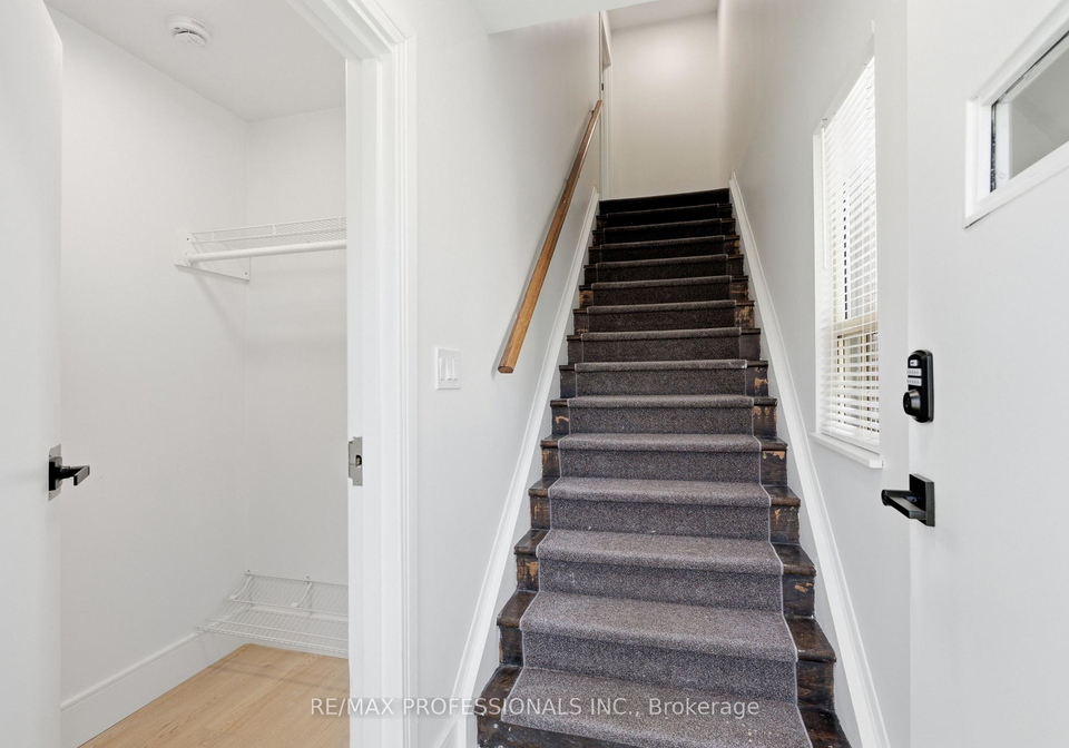 105-cavell-avenue-toronto-etobicoke-ontario-w13566524