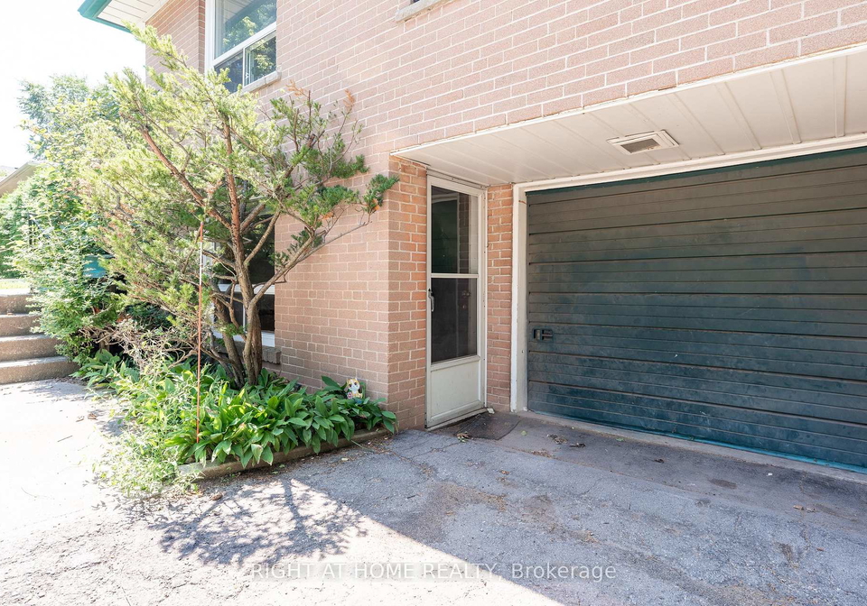 426-seaton-drive-oakville-ontario-w13566786