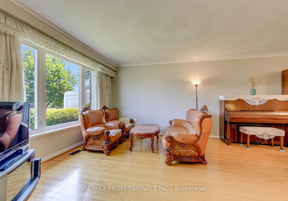 256-wellesworth-drive-toronto-etobicoke-ontario-w13567618
