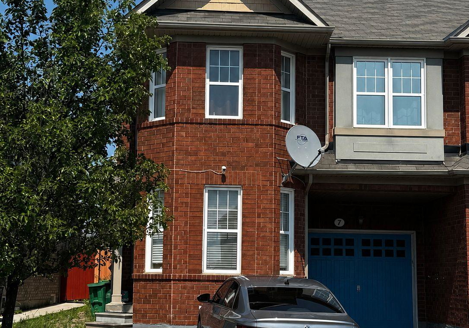 7-biddens-square-brampton-ontario-w13568408