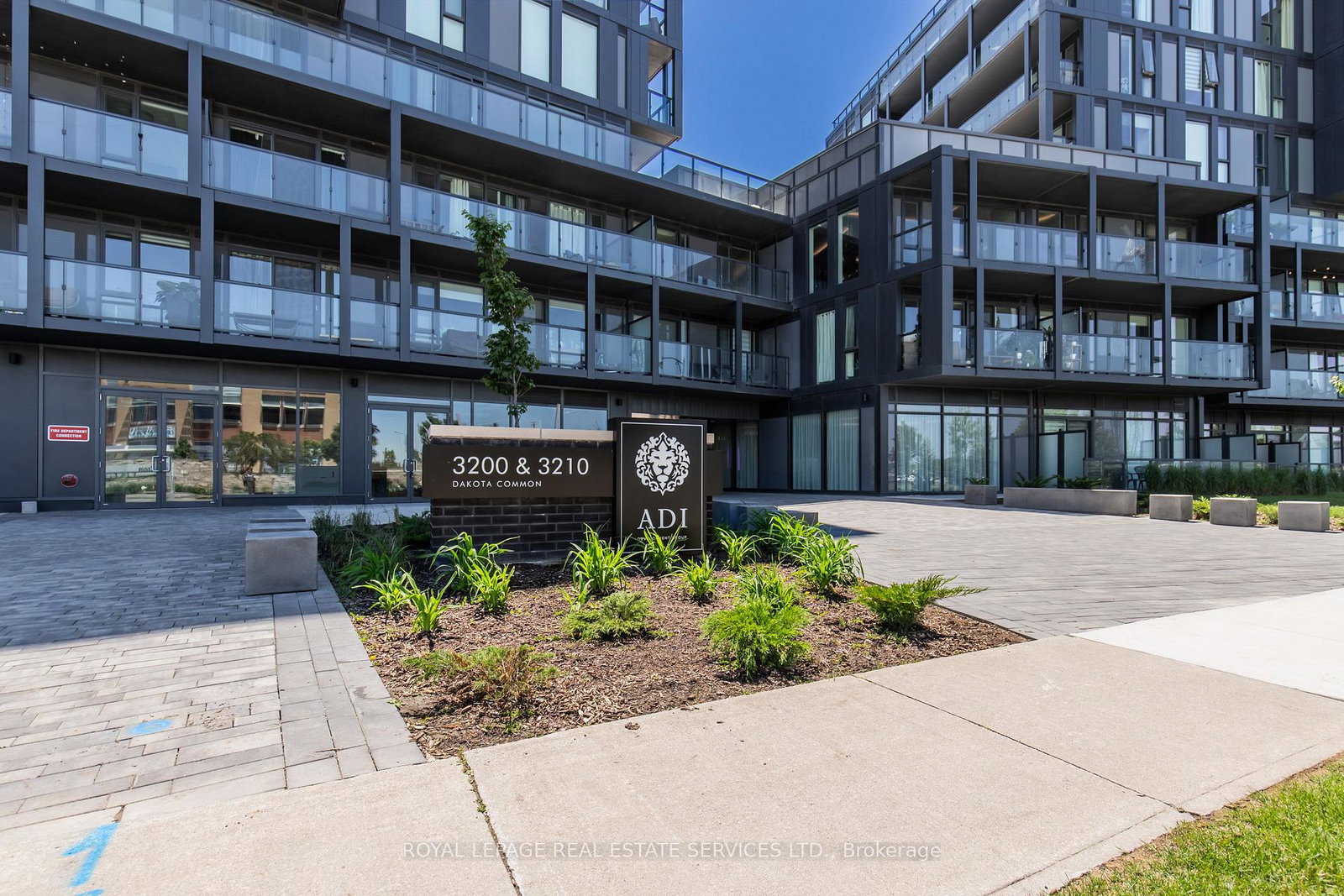 3210-dakota-common-burlington-ontario-w13568602