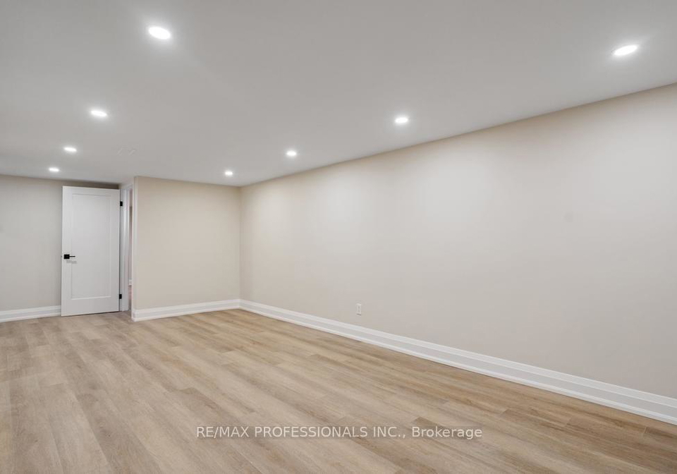 1327-royal-drive-burlington-ontario-w13569746