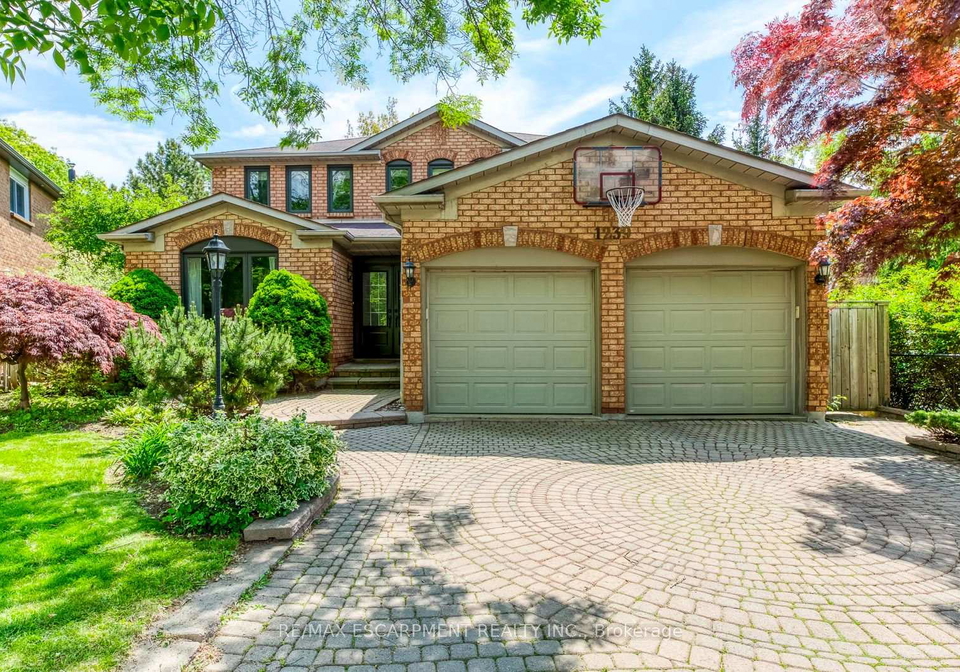 1239-white-lane-oakville-ontario-w13569804