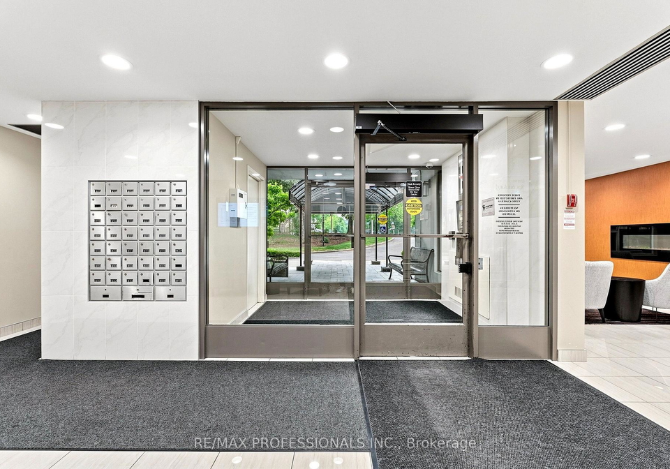 2665-windwood-drive-mississauga-ontario-w13570036