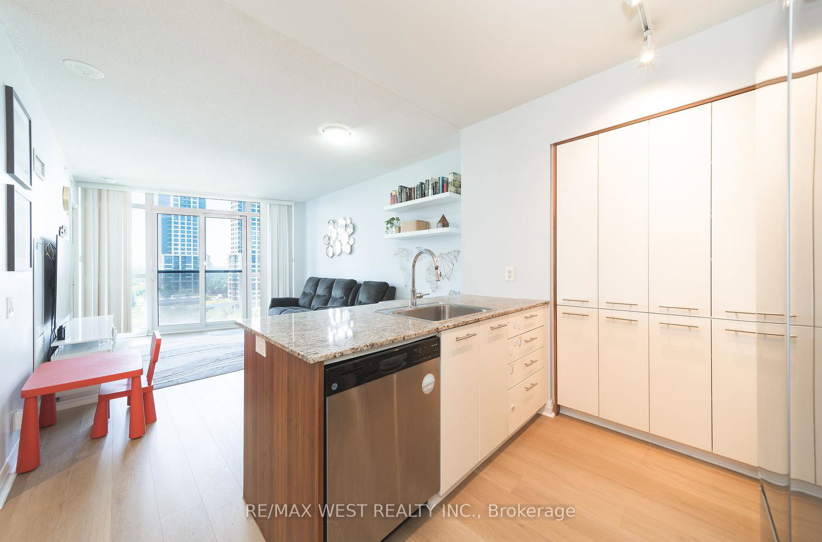 1-valhalla-inn-road-toronto-etobicoke-ontario-w13570202