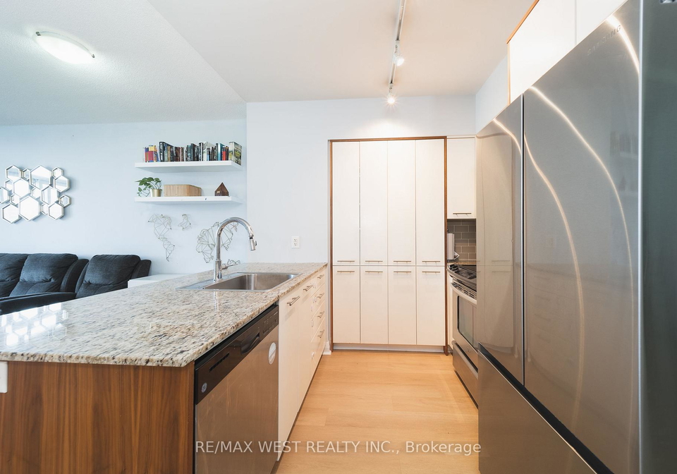 1-valhalla-inn-road-toronto-etobicoke-ontario-w13570202