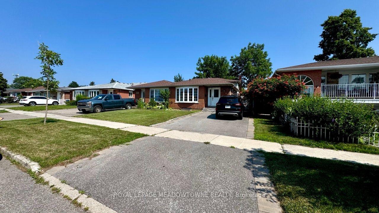 739-consort-crescent-mississauga-ontario-w13570450