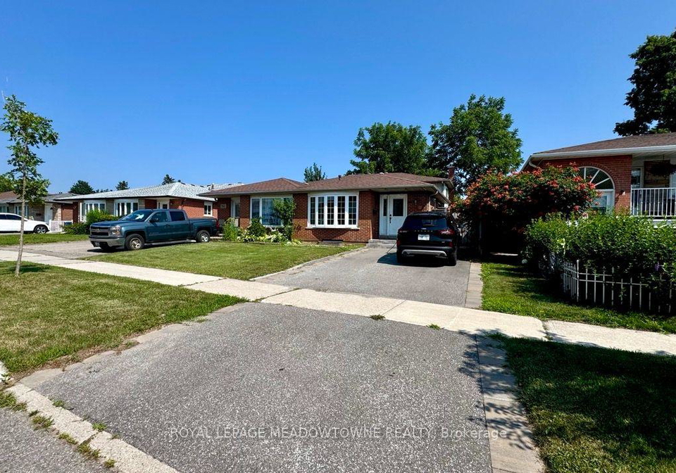 739-consort-crescent-mississauga-ontario-w13570450