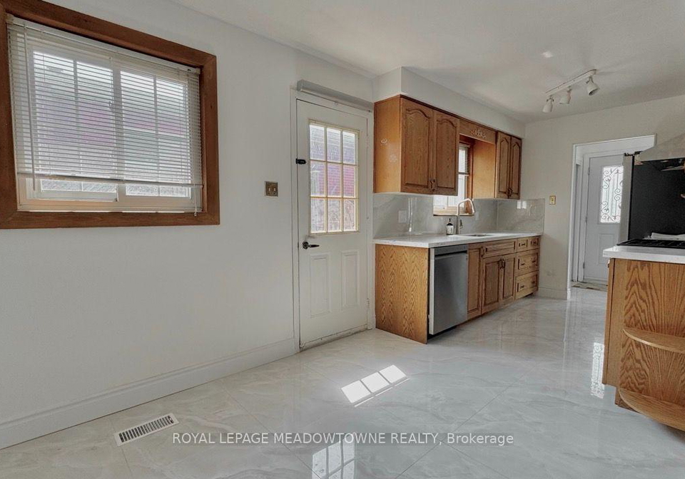 739-consort-crescent-mississauga-ontario-w13570450
