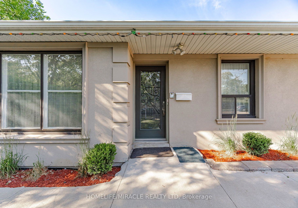 25-furness-crescent-toronto-etobicoke-ontario-w13570546