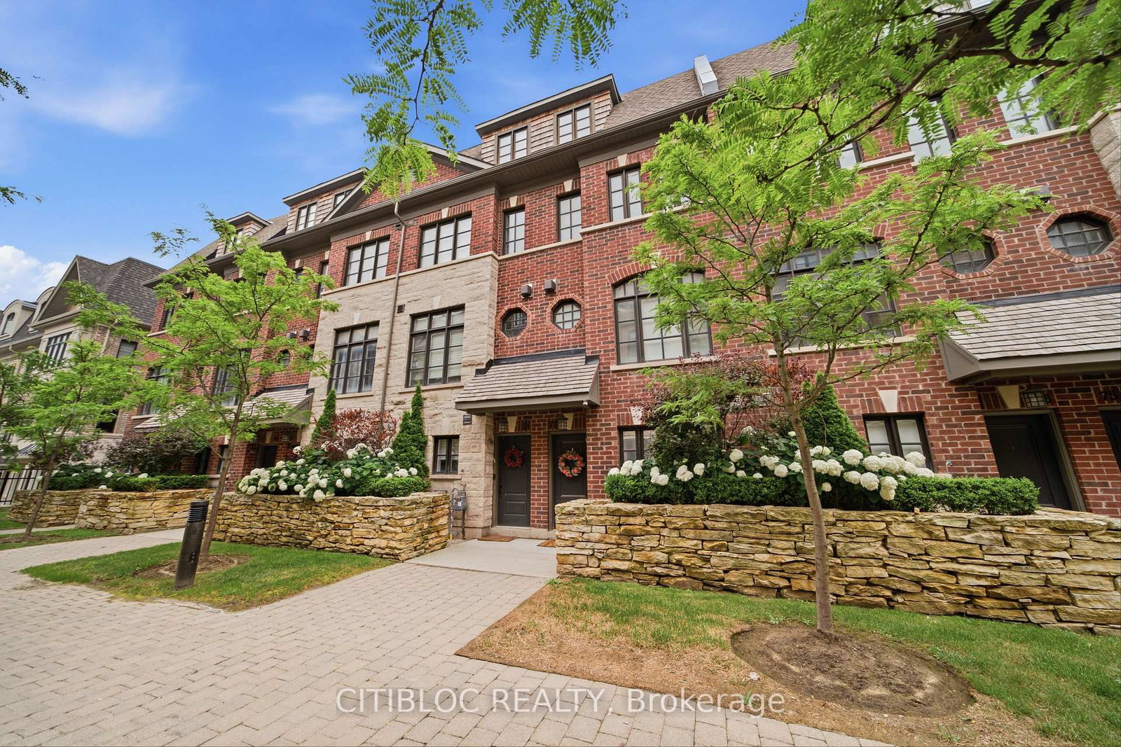 250-royalton-common-oakville-ontario-w13570752