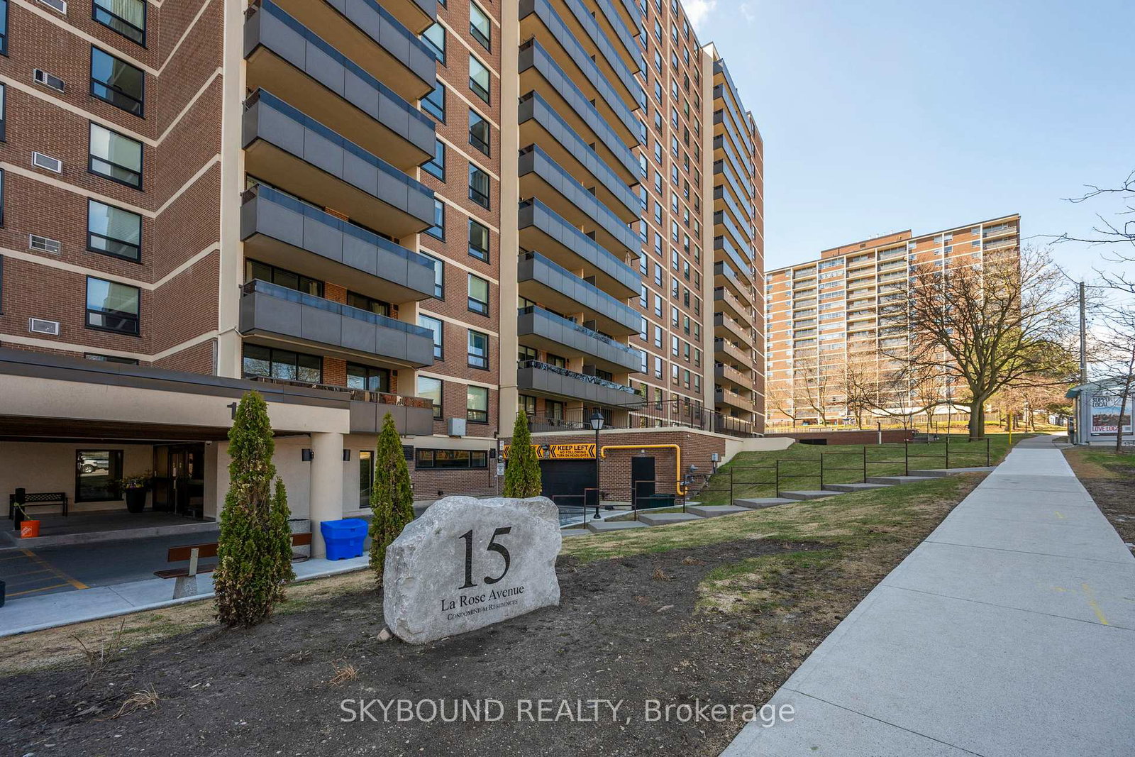 15-la-rose-avenue-toronto-etobicoke-ontario-w13570794