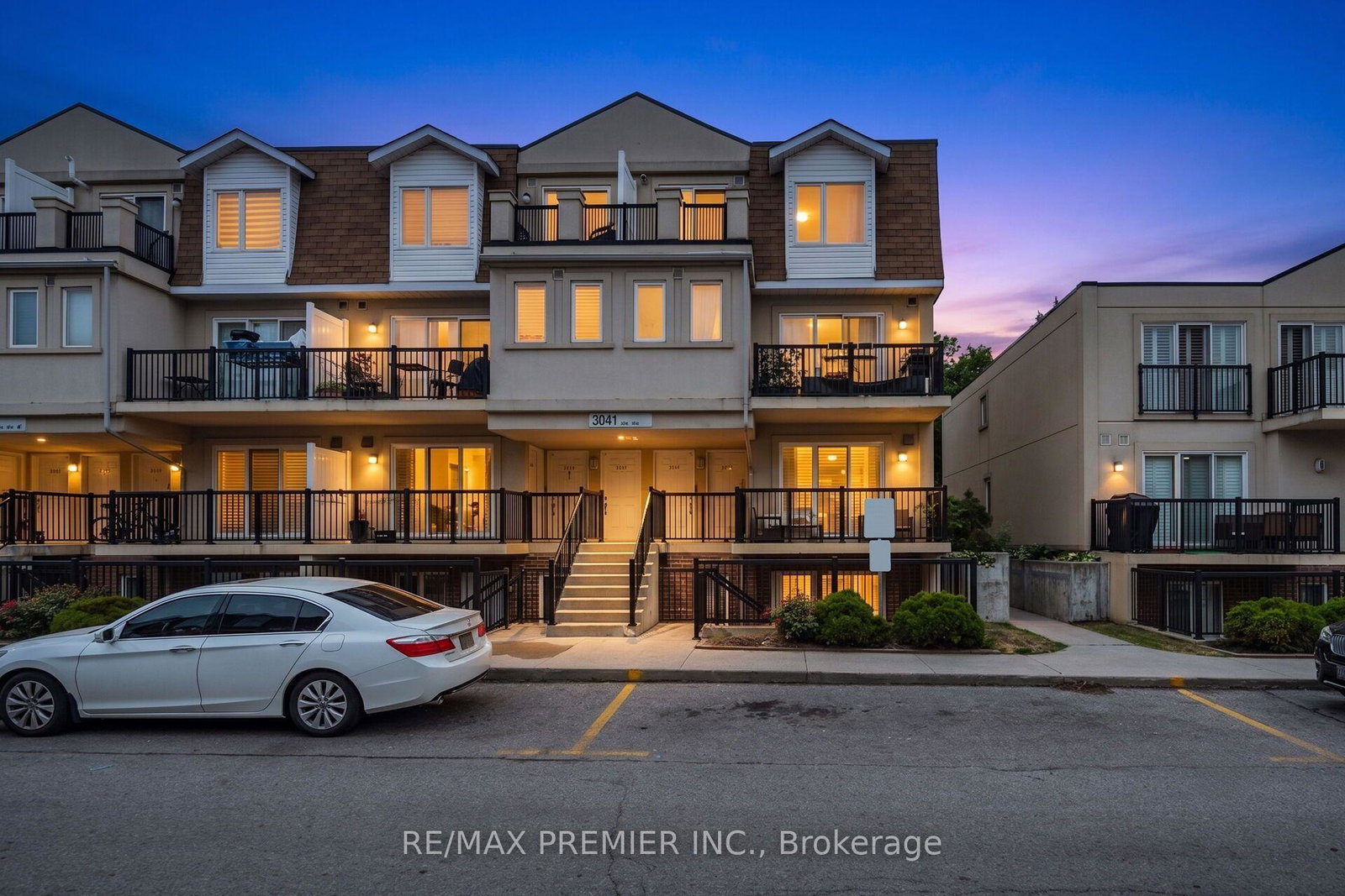 3041-finch-avenue-w-toronto-york-ontario-w13571756