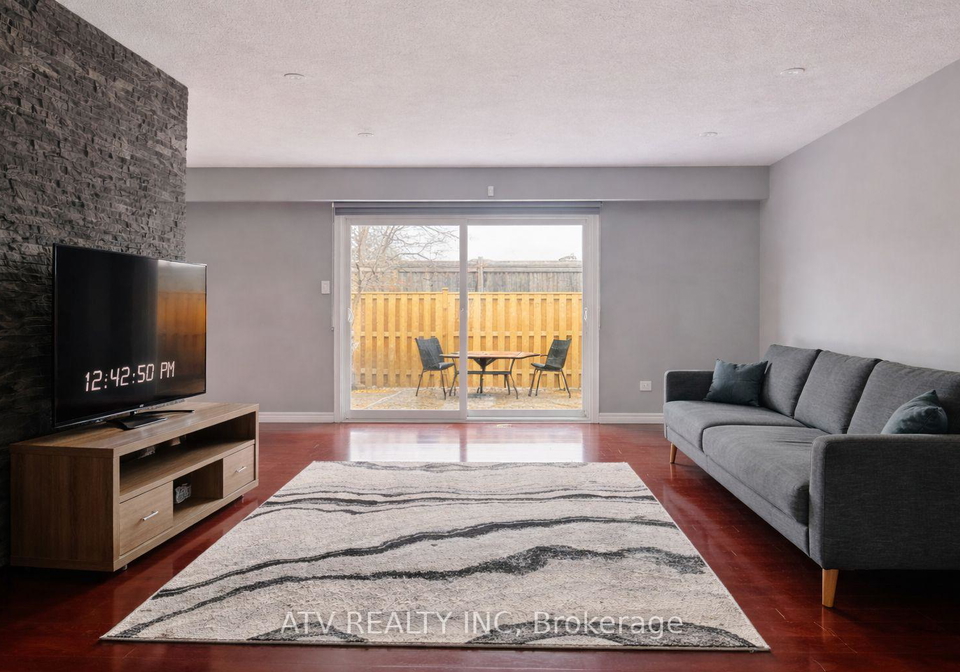 1538-lancaster-drive-oakville-ontario-w13571902
