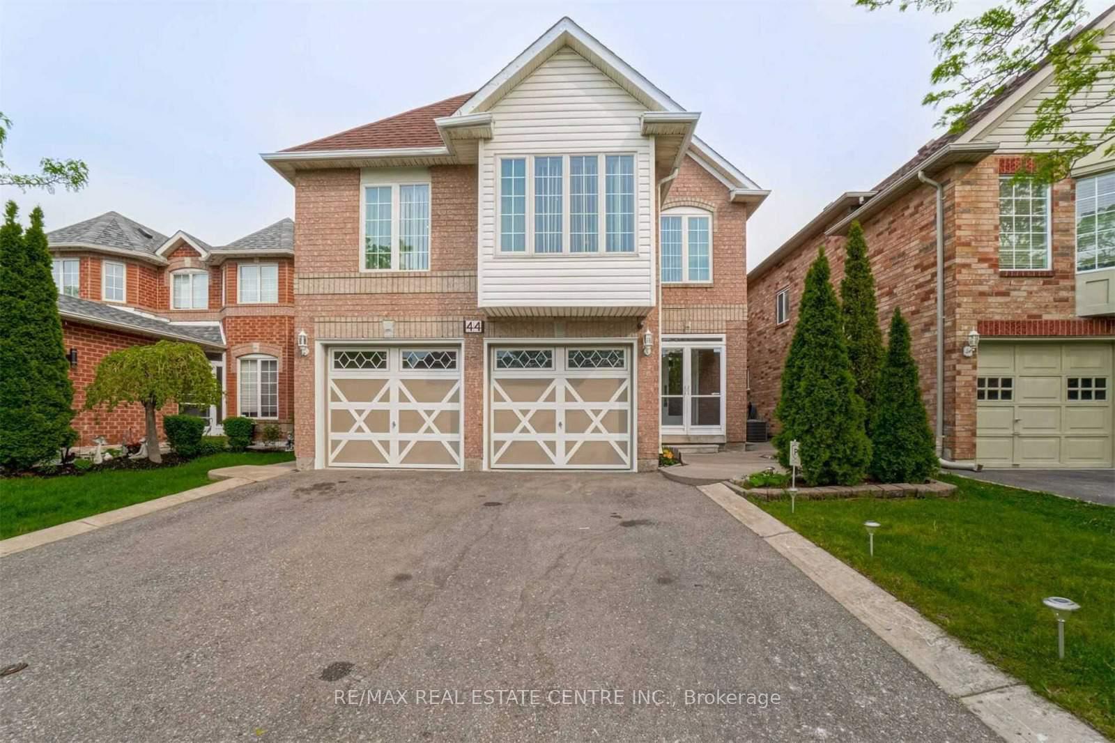 44-pebblestone-circle-brampton-ontario-w13572080