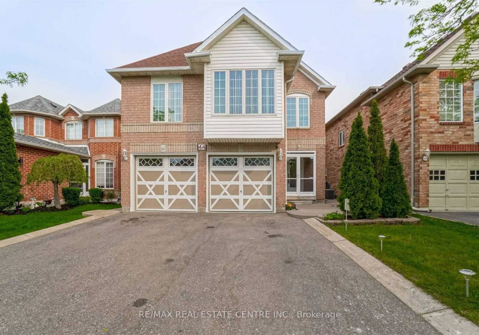 44-pebblestone-circle-brampton-ontario-w13572080