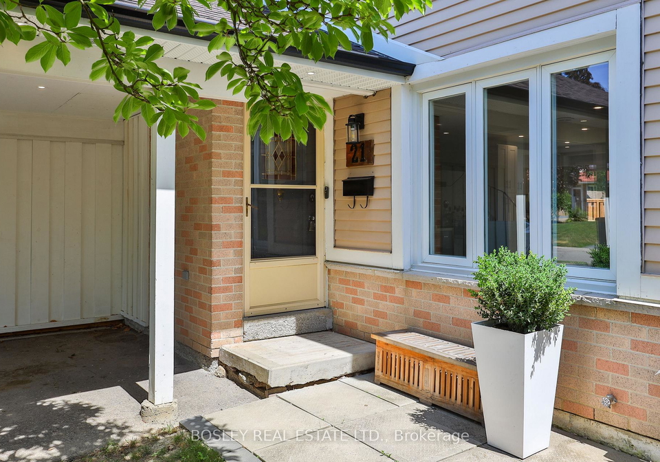 21-courtleigh-square-brampton-ontario-w13573102