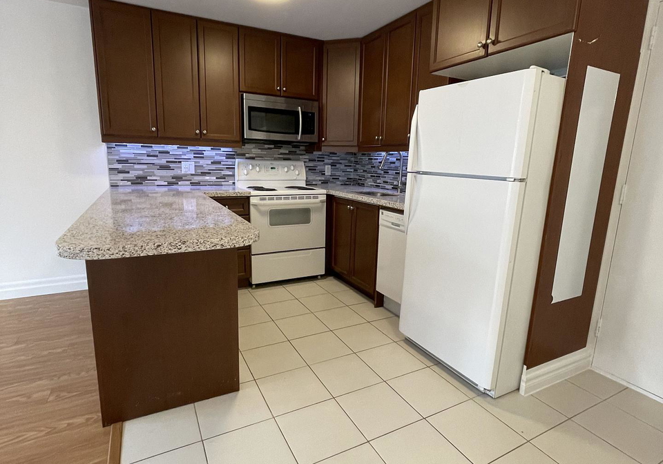 2940-dundas-street-w-toronto-toronto-ontario-w13573822