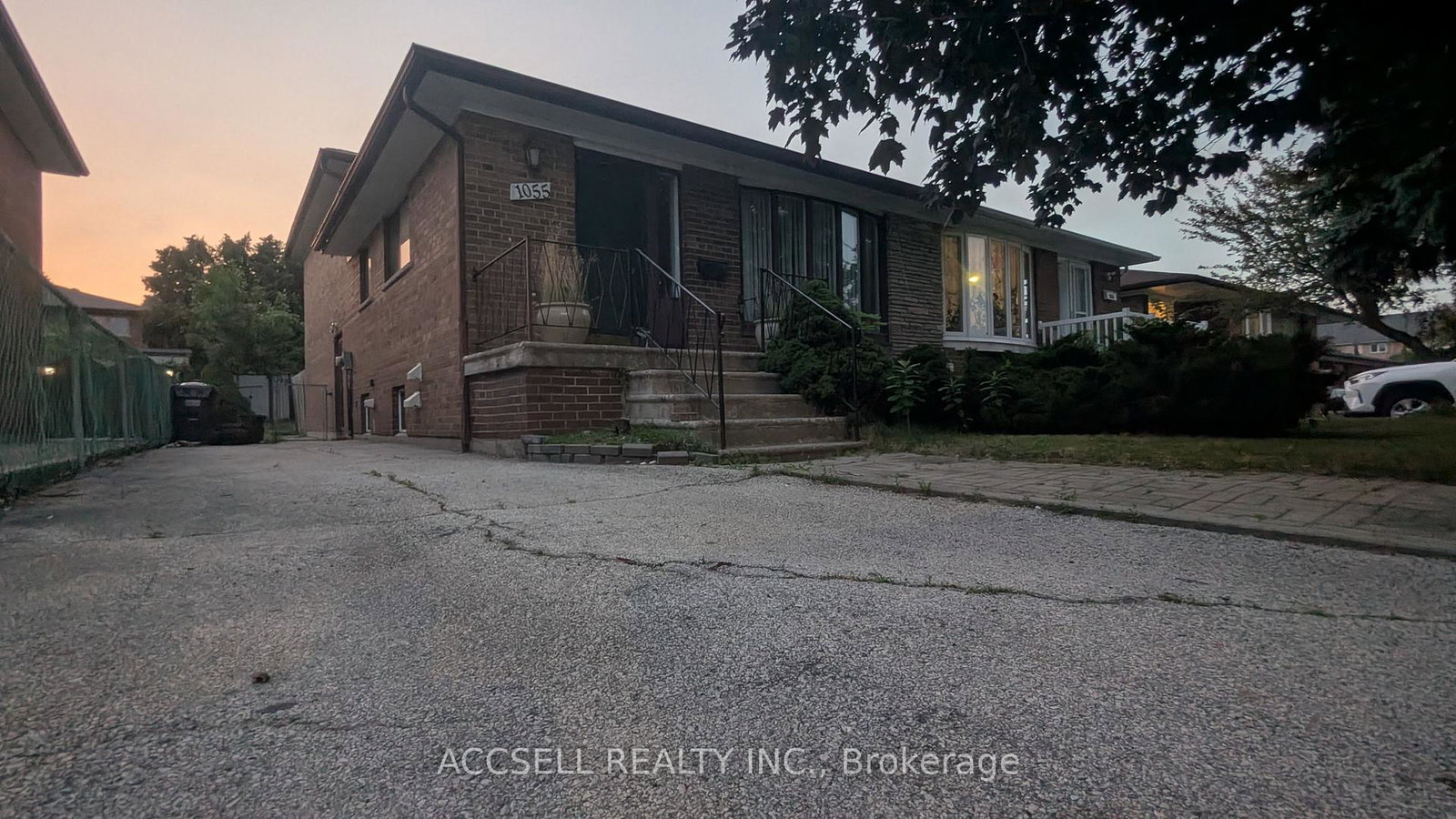 1055-claredale-road-mississauga-ontario-w13575078