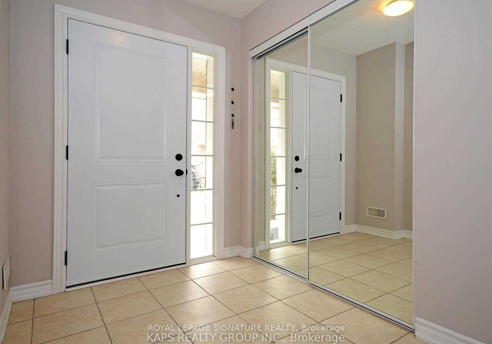 165-hampshire-way-milton-ontario-w13575466