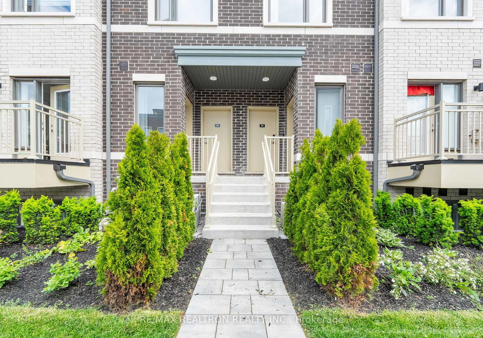 10-lloyd-janes-lane-toronto-etobicoke-ontario-w13575468