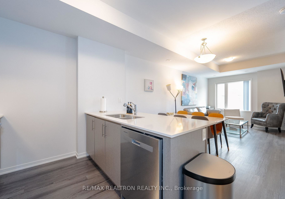 10-lloyd-janes-lane-toronto-etobicoke-ontario-w13575468