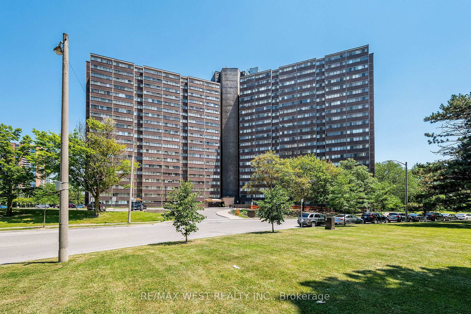 11-wincott-drive-toronto-etobicoke-ontario-w13575562