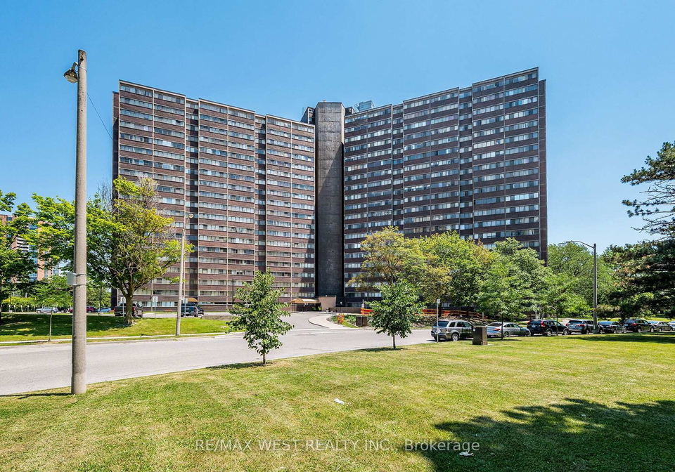 11-wincott-drive-toronto-etobicoke-ontario-w13575562
