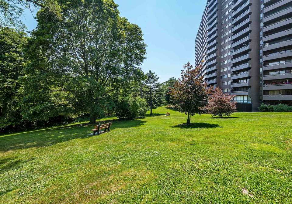 11-wincott-drive-toronto-etobicoke-ontario-w13575562