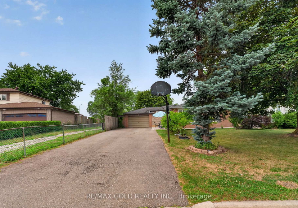 32-dunblaine-crescent-brampton-ontario-w13575622
