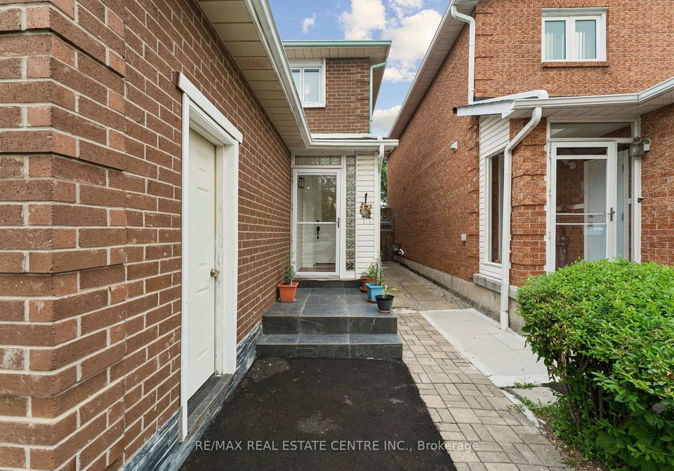 44-adam-street-brampton-ontario-w13575998