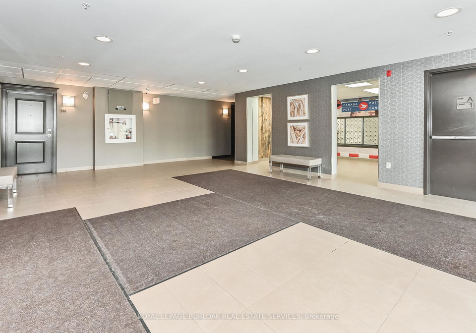 5010-corporate-drive-burlington-ontario-w13576084