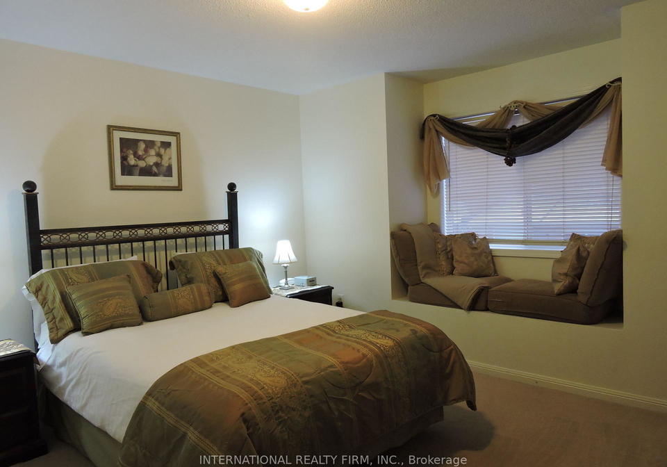 2453-baintree-crescent-oakville-ontario-w13576310