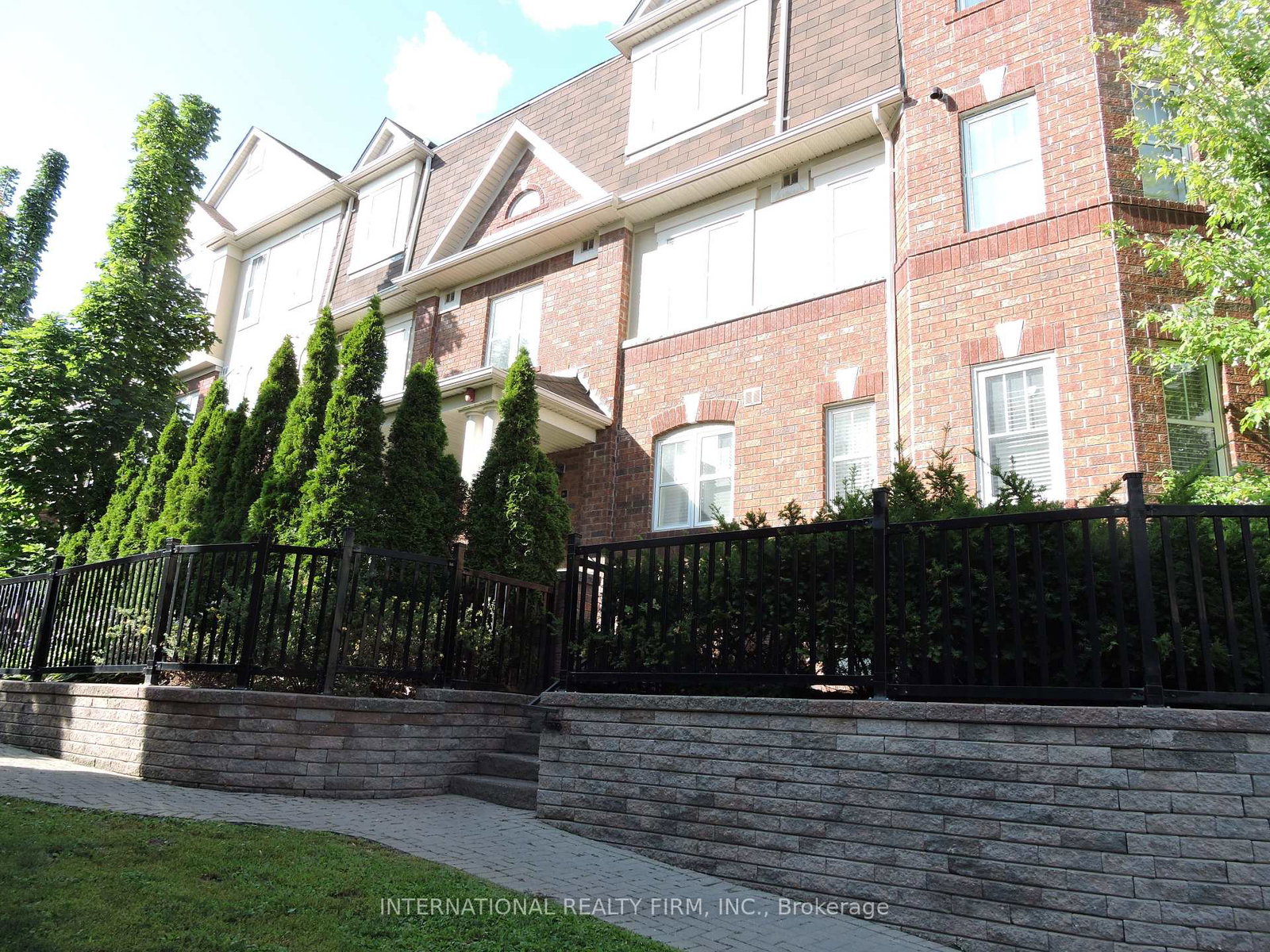 710-neighbourhood-circle-mississauga-ontario-w13576524